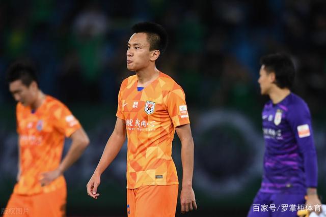 哈登关键三分快船险胜灰熊 76人力克骑士