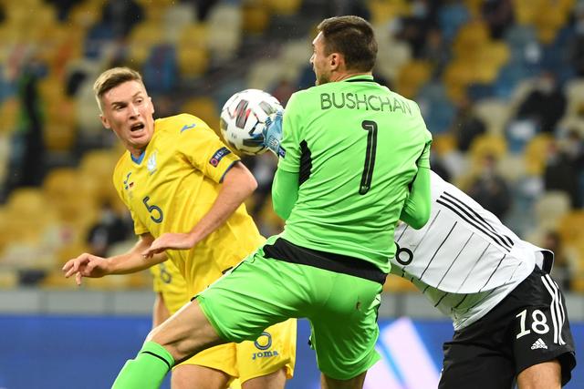 詹姆斯缺阵浓眉30+11 湖人大胜开拓者止3连败